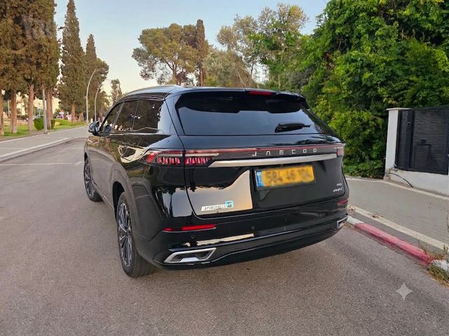 ג'אקו J8