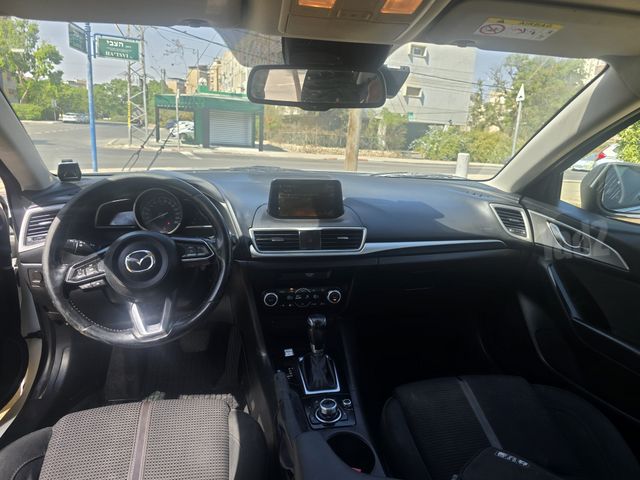 מאזדה 3