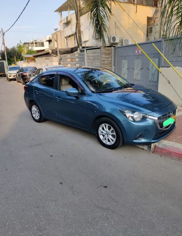 מודעת רכב מאזדה 2