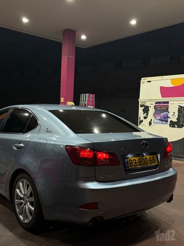 לקסוס IS