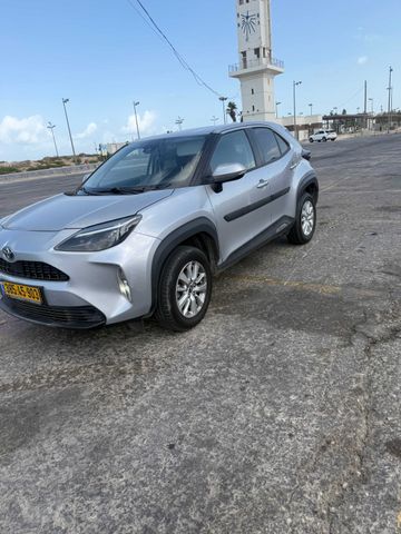 מודעת רכב טויוטה יאריס קרוס