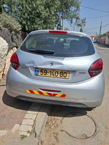 פיג'ו 208