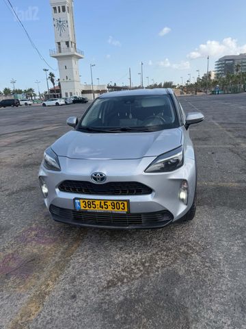 טויוטה יאריס קרוס