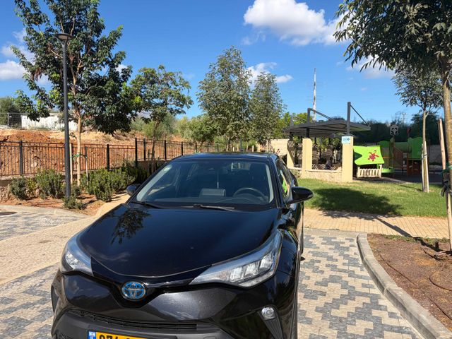 מודעת רכב טויוטה C-HR