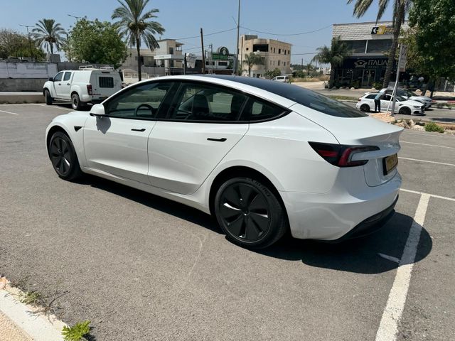 מודעת רכב טסלה מודל 3