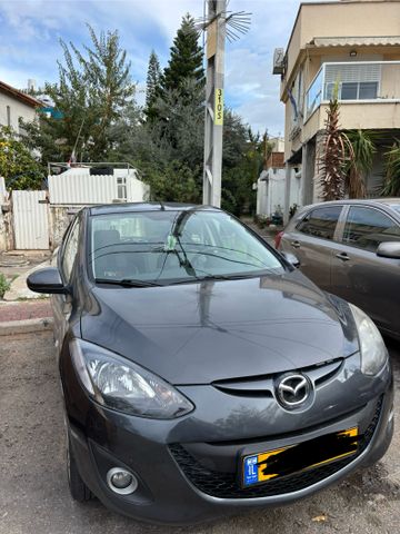מודעת רכב מאזדה 2