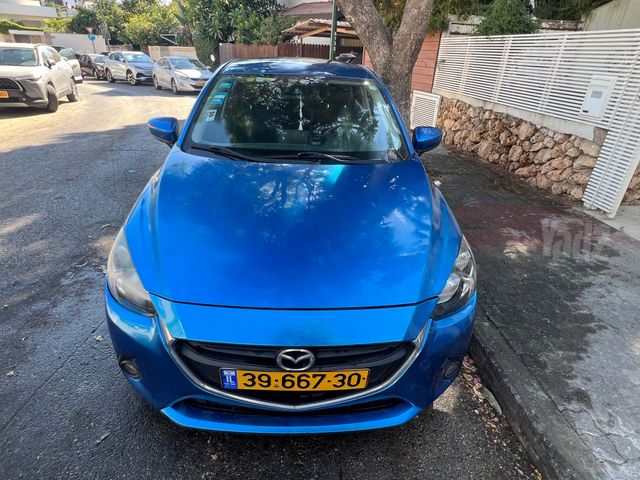 מודעת רכב מאזדה 2
