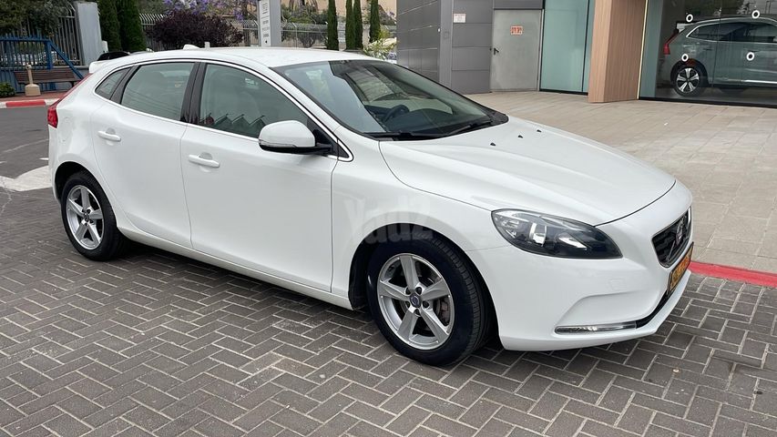 וולוו V40