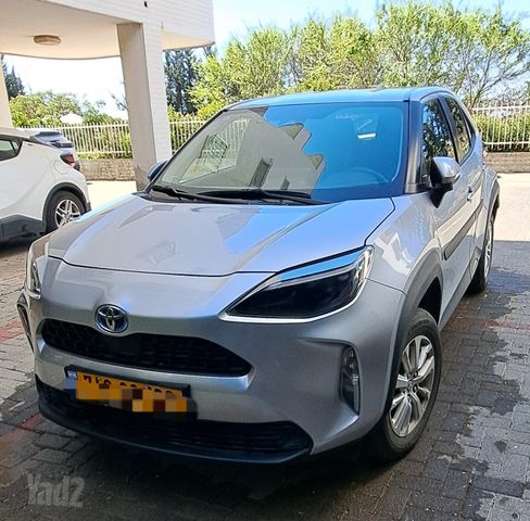 מודעת רכב טויוטה יאריס קרוס