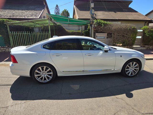 וולוו S90