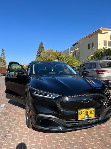 מוסטנג Mach-E 4X2 Select חשמלי אוט׳ 5 דל (266 כ״ס)