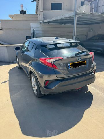 מודעת רכב טויוטה C-HR