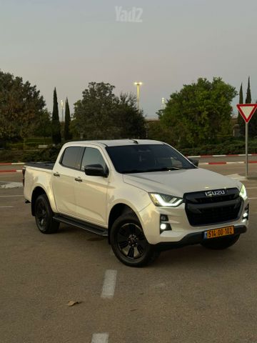 איסוזו די-מקס