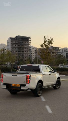 איסוזו די-מקס