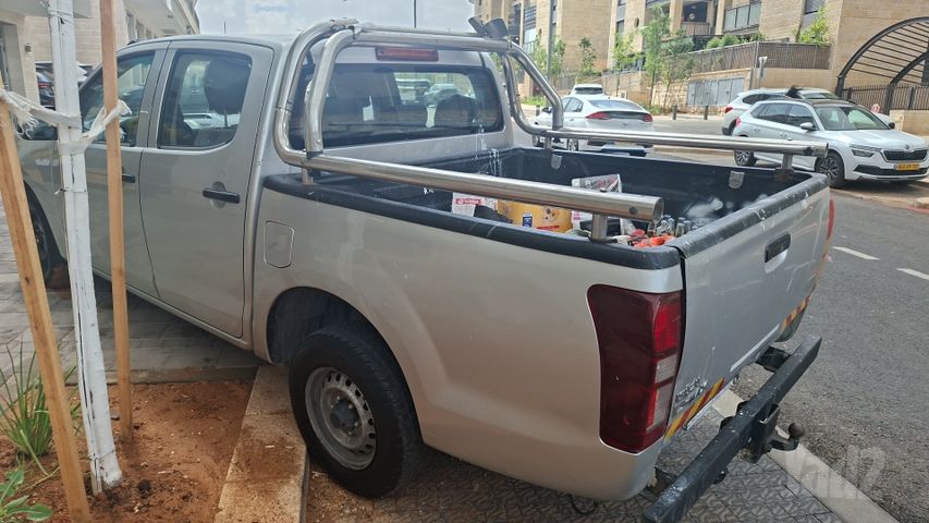 איסוזו די-מקס