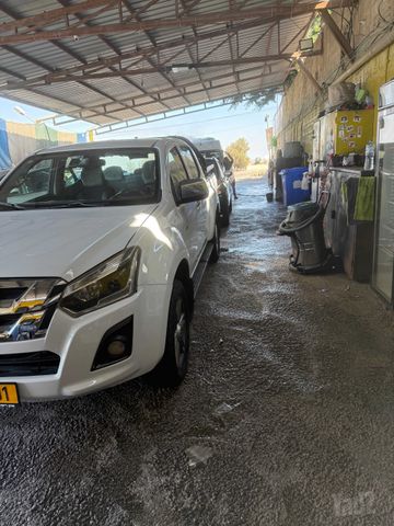 איסוזו די-מקס