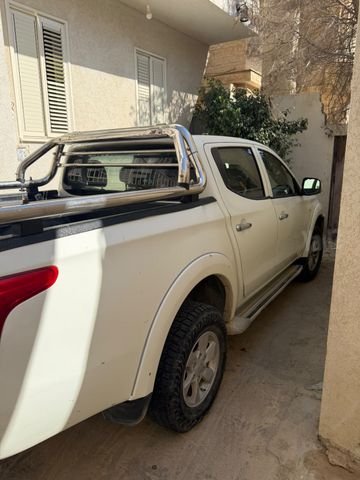 מיצובישי טרייטון / L200