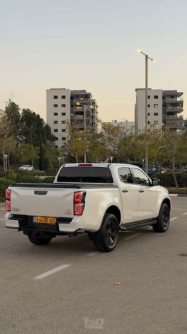 איסוזו די-מקס