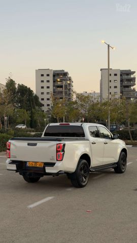 איסוזו די-מקס
