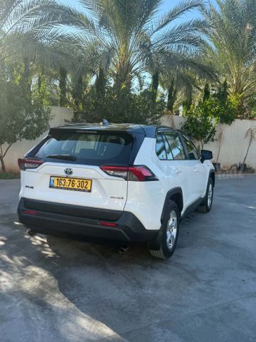 טויוטה RAV4
