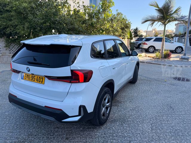 ב מ וו X1