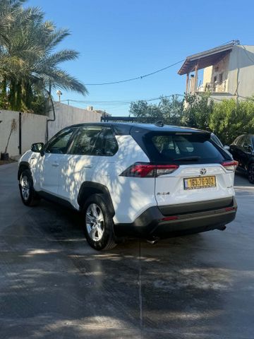 טויוטה RAV4