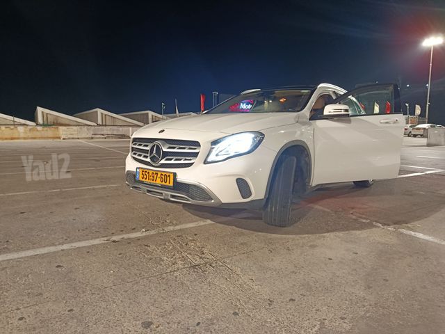 מרצדס-בנץ GLA