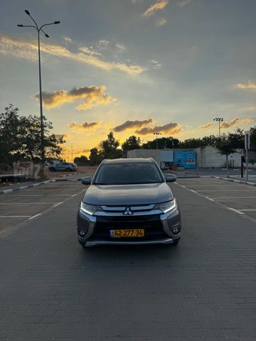 מיצובישי אאוטלנדר