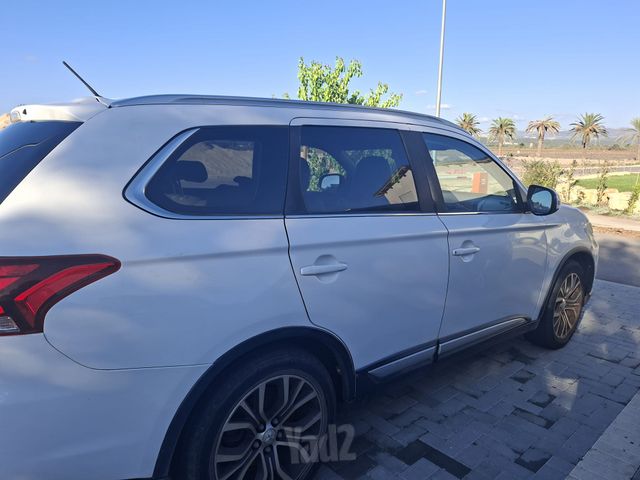 מיצובישי אאוטלנדר