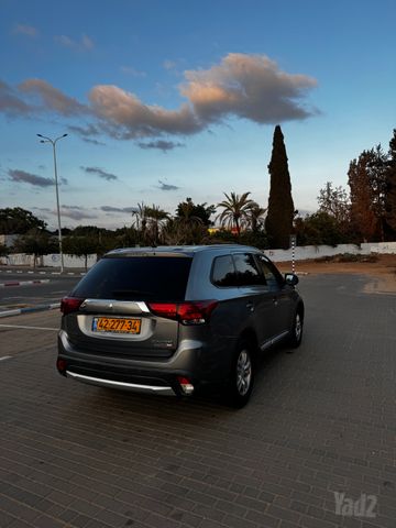 מיצובישי אאוטלנדר