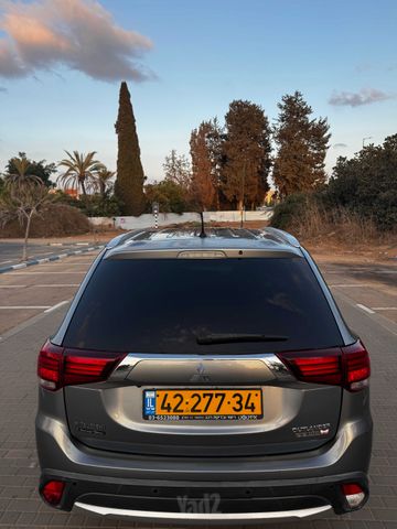 מיצובישי אאוטלנדר