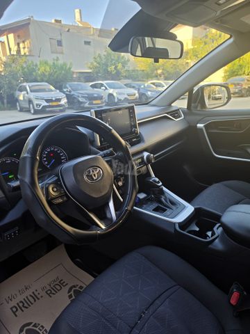 טויוטה RAV4