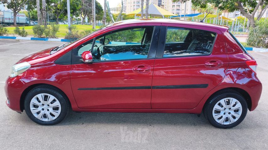 מודעת רכב טויוטה יאריס 2