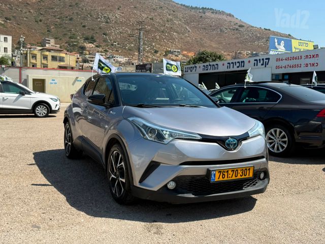 מודעת רכב טויוטה C-HR