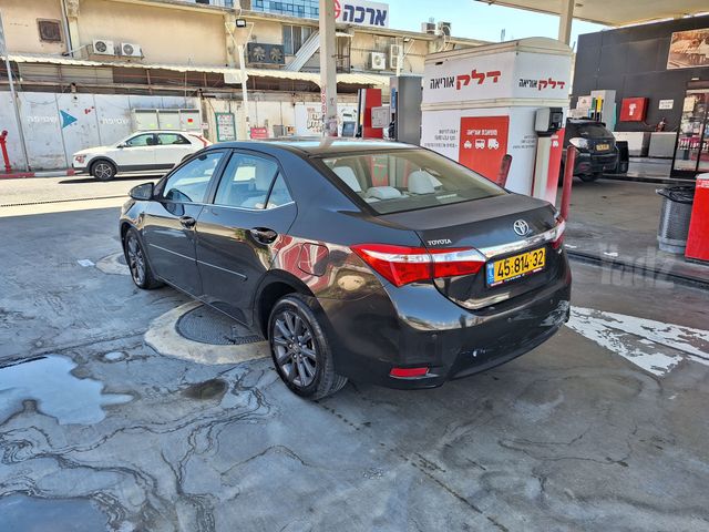 טויוטה קורולה