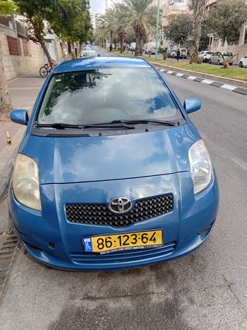 טויוטה יאריס