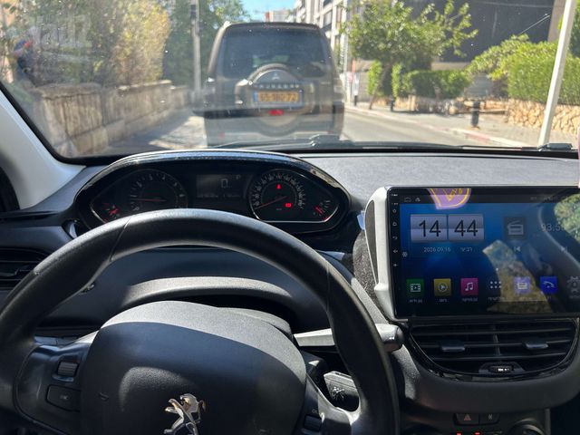 פיג'ו 208