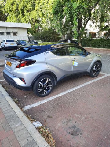 מודעת רכב טויוטה C-HR