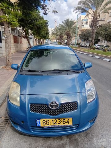 טויוטה יאריס