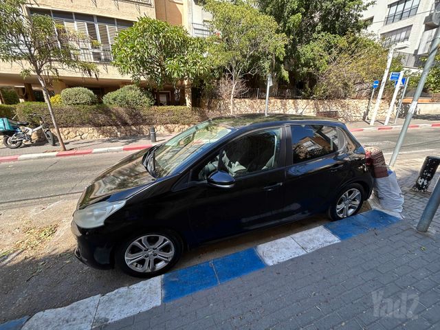 פיג'ו 208