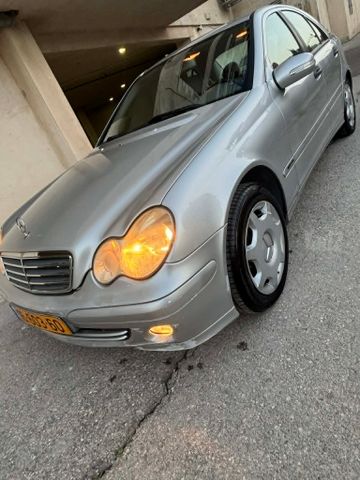 מודעת רכב מרצדס-בנץ C-class