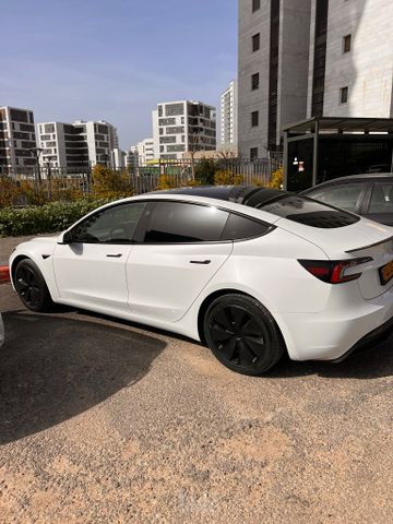 מודעת רכב טסלה מודל 3