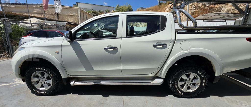 מיצובישי טרייטון / L200
