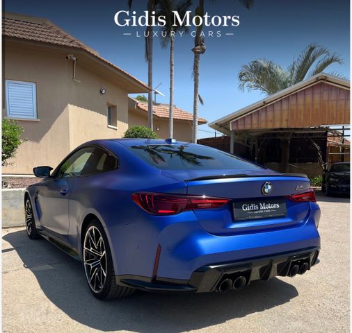 ב מ וו M4