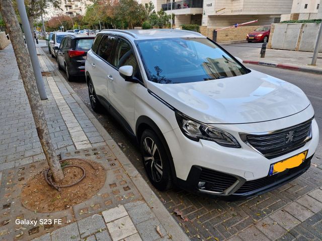 פיג'ו 5008