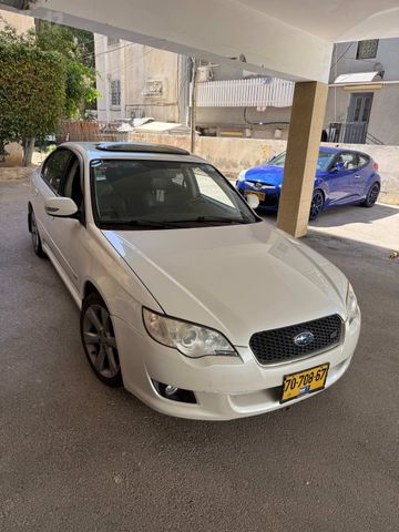 סובארו B4/לגאסי