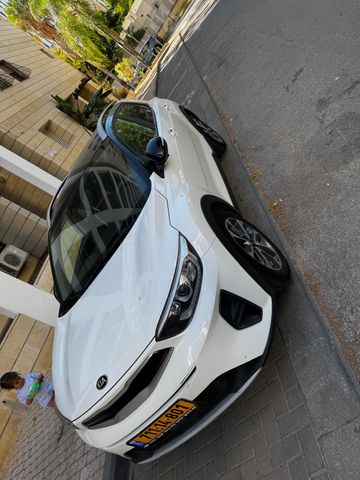 קיה סטוניק