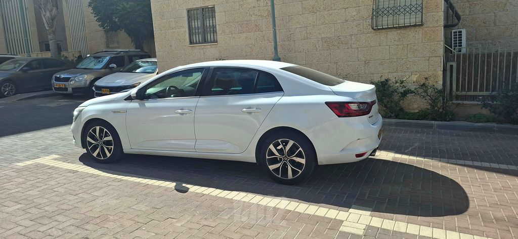 רנו מגאן