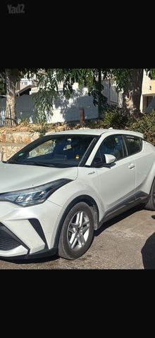 מודעת רכב טויוטה C-HR