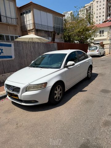 וולוו S40